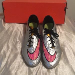 Boys youth cleats sz6.5 Nike Hypervenom